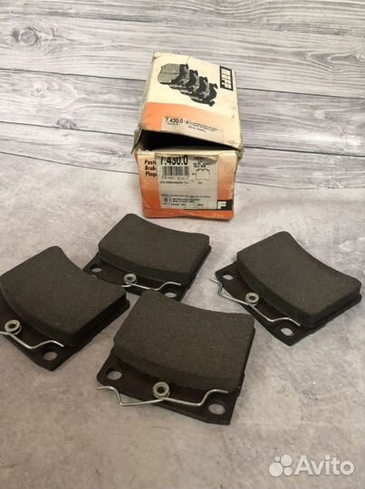 Колодки тормозные дисковые передние, комплект Volk