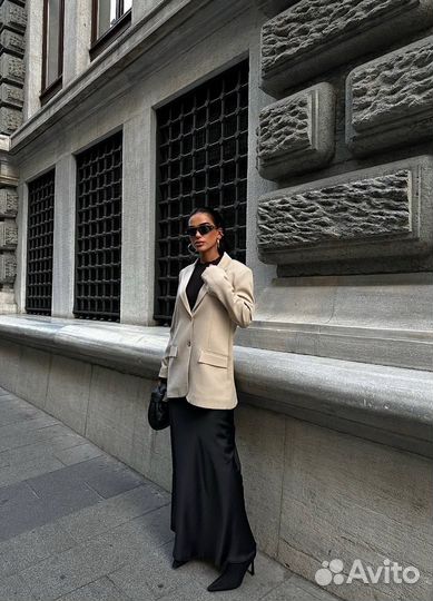 Юбка черная атласная 44