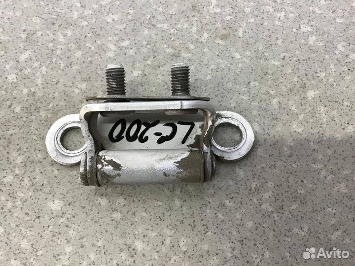 Петля двери багажника Toyota Land Cruiser (200) 20