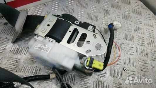 Ремень безопасности с пиропатроном сиденья передне