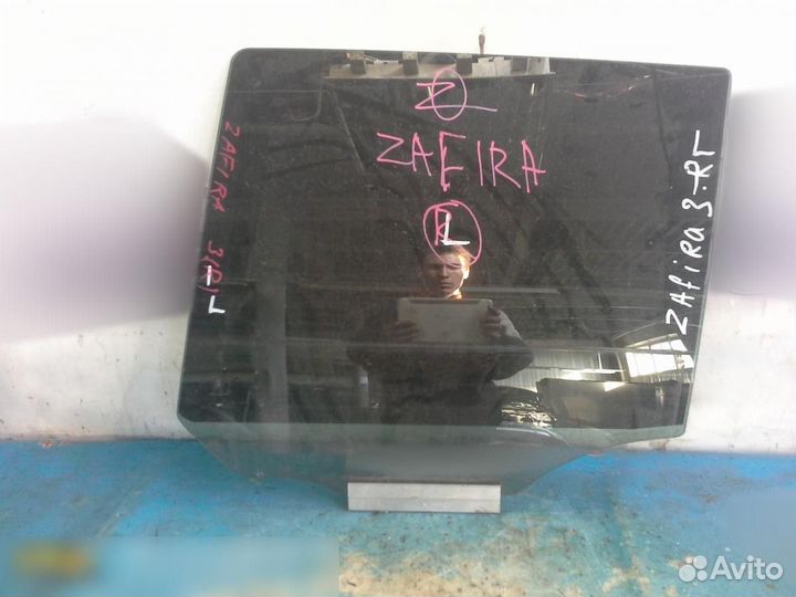 Стекло двери задней левой Opel Zafira B 2005-2012