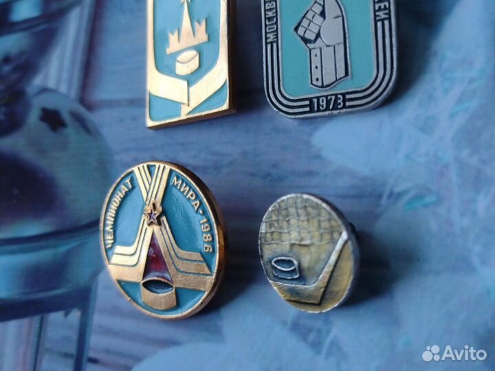 Значки СССР.Чемпионат мира по хоккею 1973,1986.лот