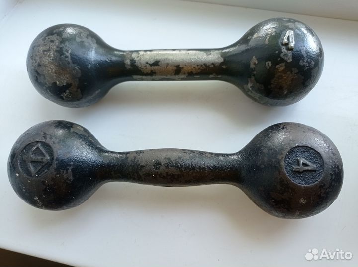 Гантели 5 кг(1 шт), 4кг(2 шт)