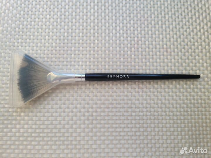 Кисть-веер для пудры Sephora