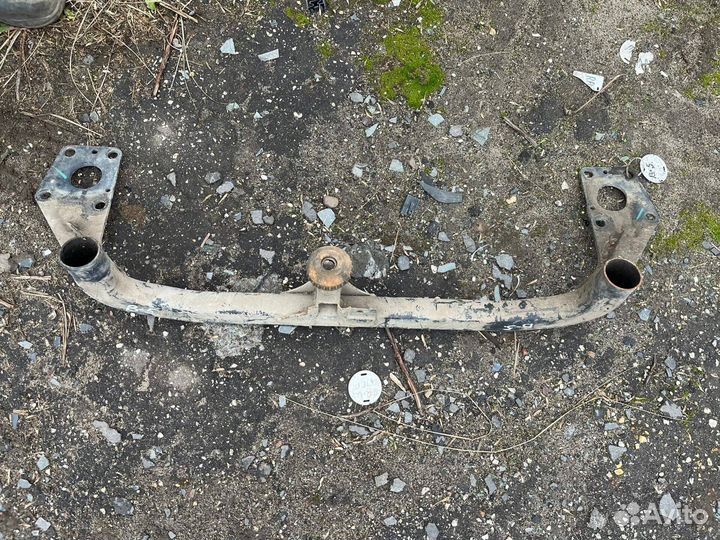 Балка поперечная Passat B5 / A4 B5