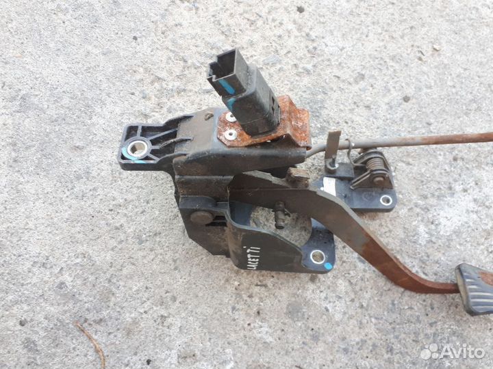 Педаль тормоза Chevrolet Lacetti J200