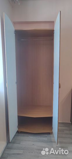 Шкаф платяной