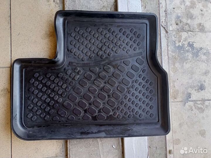 Автомобильные коврики резиновые