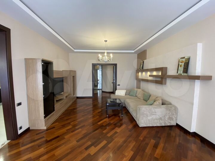 3-к. квартира, 120 м², 10/18 эт.