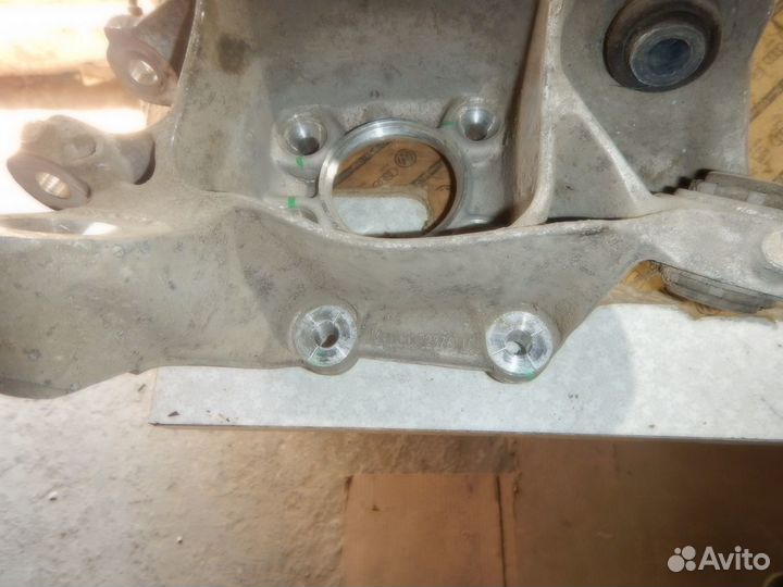 Кулак поворотный задний правый BMW X5 X6 X7