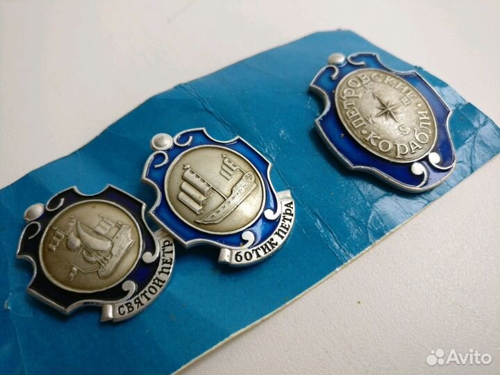 Коллекционные значки с кораблями