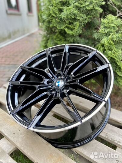 Разноширокие диски R20 на BMW