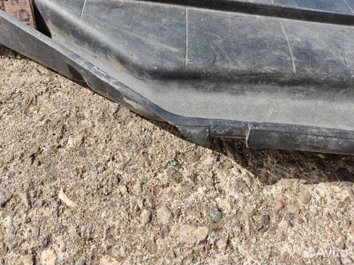 Накладка стеклоочистителя (жабо) Audi 100 седан