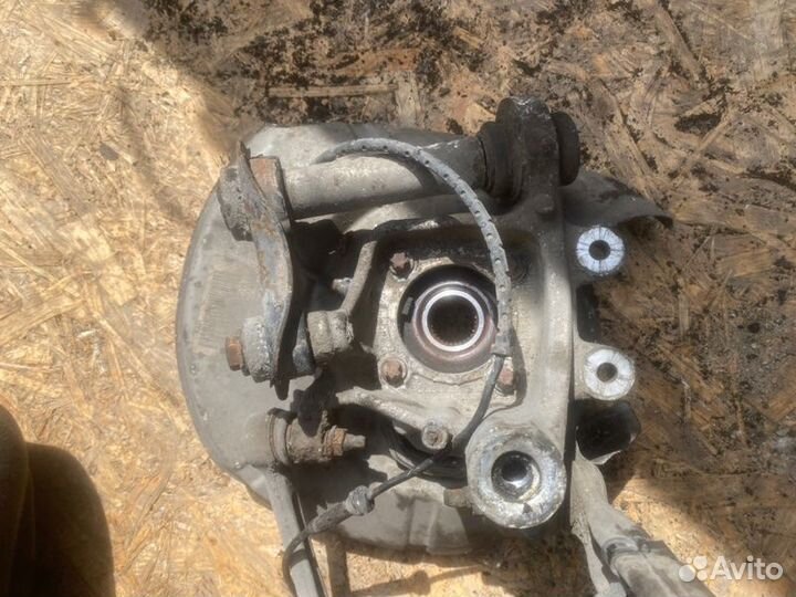 Ступица задняя левая Bmw 7 седан 4.4 2002