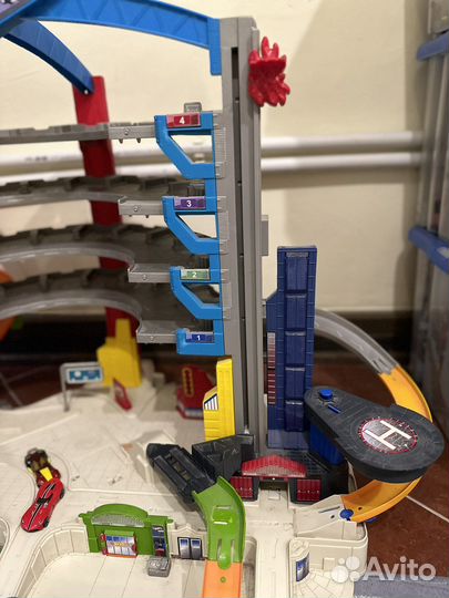 Большая парковка HotWheels