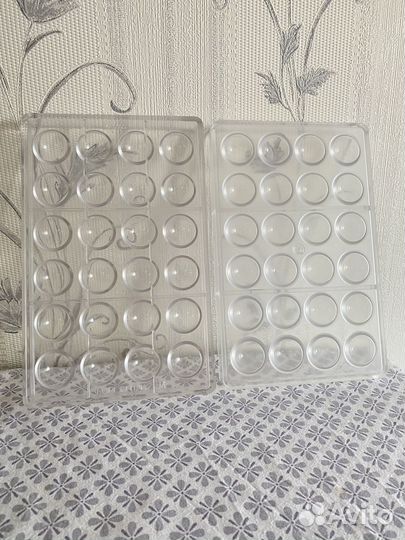 Несколько поликарбонатных форм