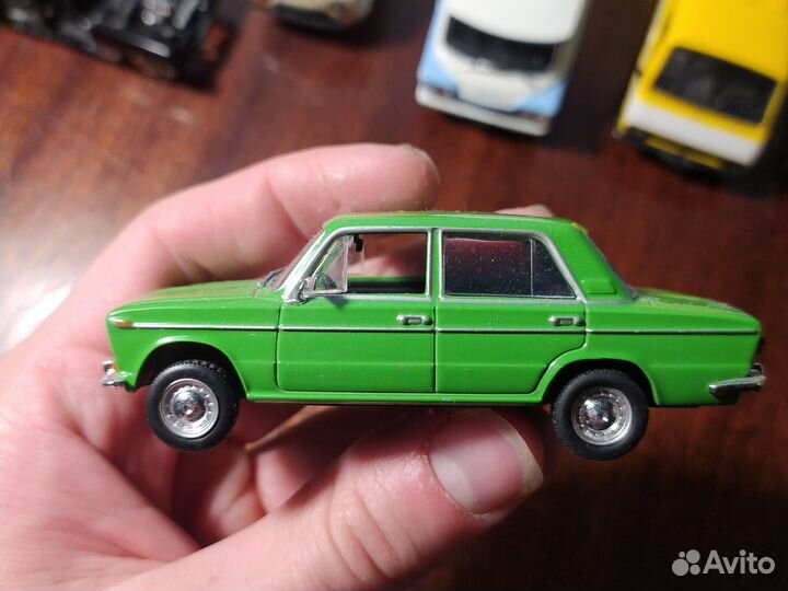 Модель автомобиля Ваз 2103 1:43 Deagostini