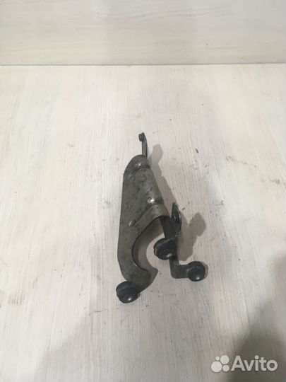 Кронштейн радиатора АКПП Ауди А8 D3