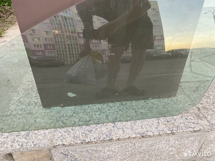 Переднее левое стекло jetta 5