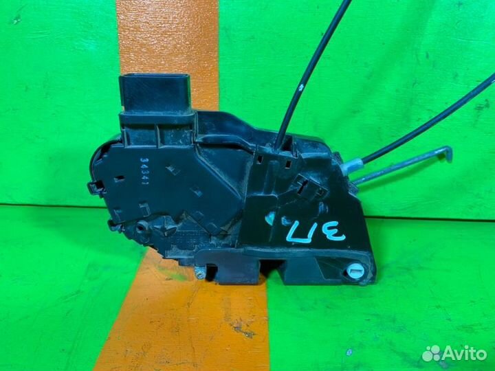 Замок двери задний правый Mazda 3 BK хэтчбек LF