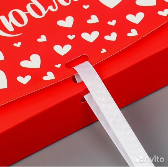 Подарочная коробка