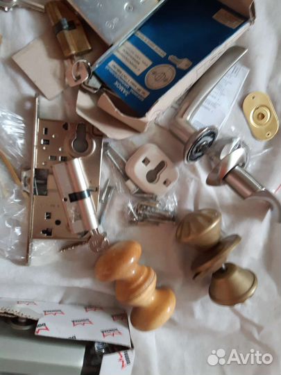 Замки врезные,ручки,личинки