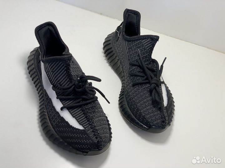 Кроссовки Yeezy Boost