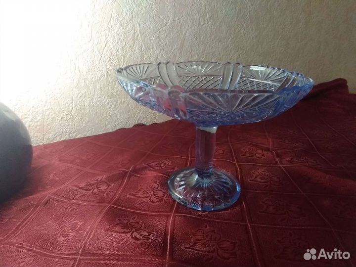 Ваза для фруктов на ножке