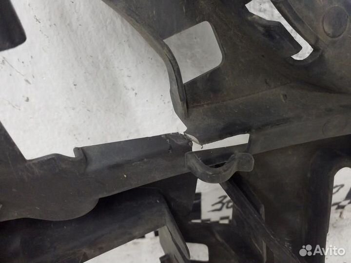 Кронштейн переднего бампера правый Mercedes Benz S