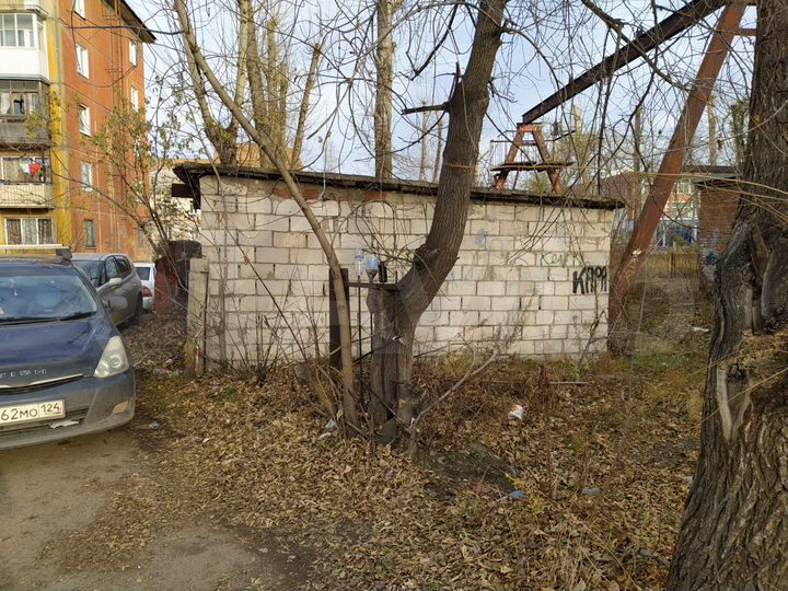 Гараж, > 30 м²