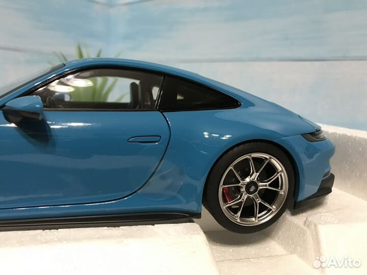 Porsche 911 GT3 Touring (992) 1/18 Miami blue