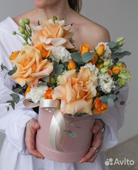 Розы в шляпной коробке