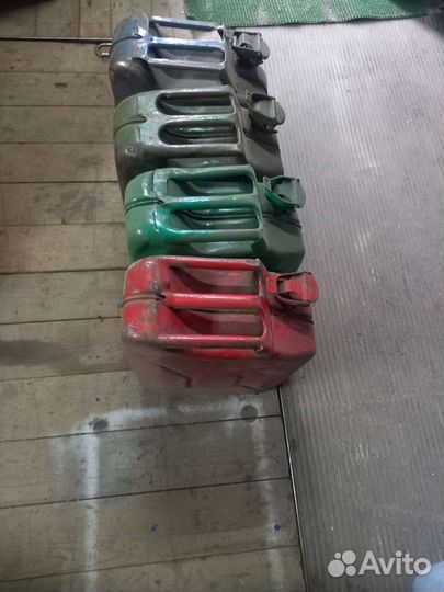 Канистры металлические 20 литров