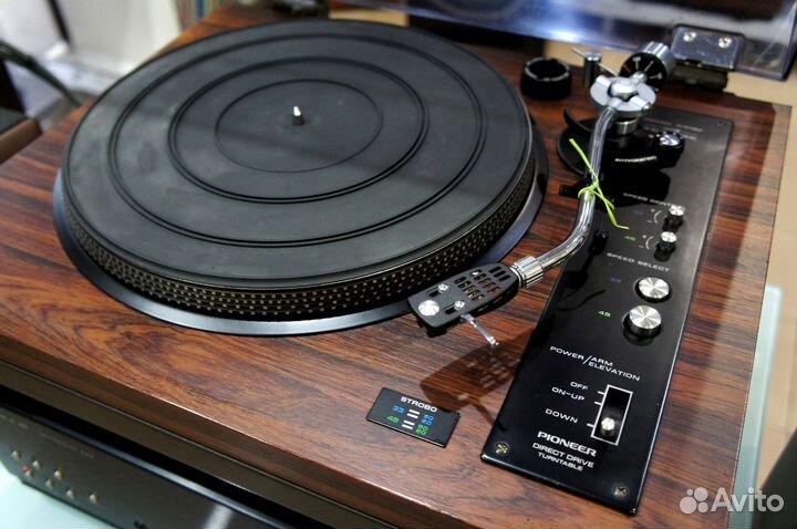 Виниловый проигрыватель