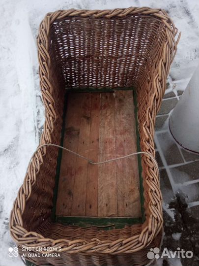 Санки деревянные с плетеной корзиной