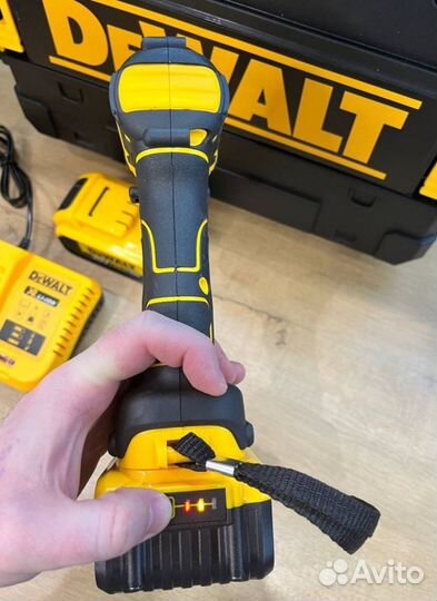 Бесщеточный шуруповерт Dewalt 18 v 5 a/h