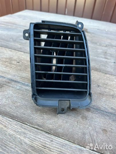 Дефлектор правый Honda Civic 4D 1.3 2008