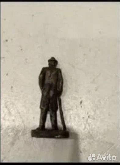 Статуэтка бронза.Высота 7,7 см.Чехов