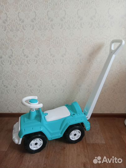 Детская машинка с ручкой