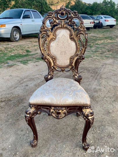 Кухонный стол и стулья