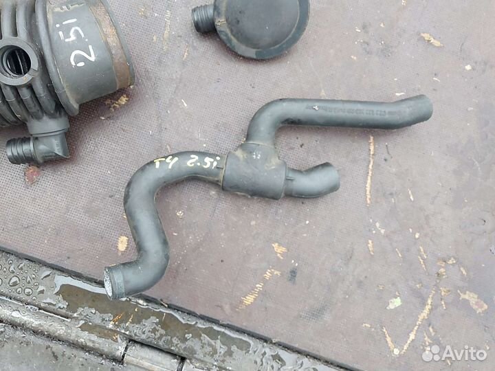 Патрубок Фольксваген Т4 2.5i бензин