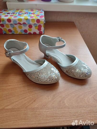 Туфли для девочки размер 34