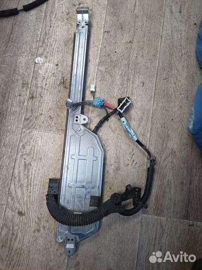 Механизм открывания двери левый Nissan Serena C25