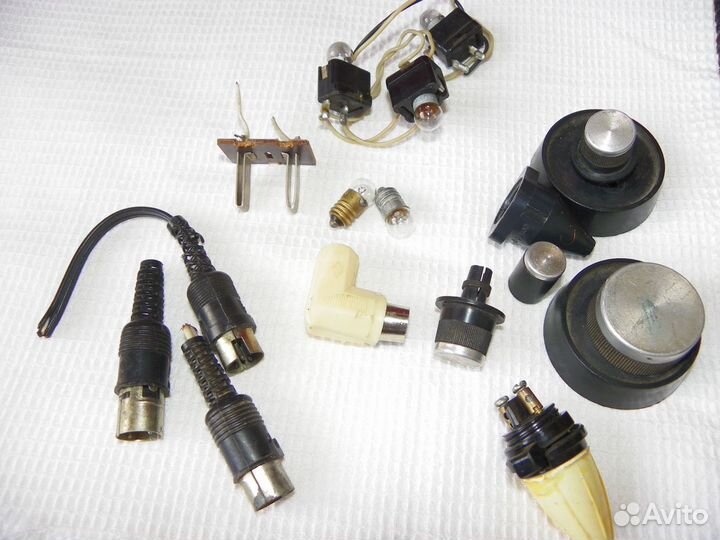 Набор деталей для старой радиотехники СССР