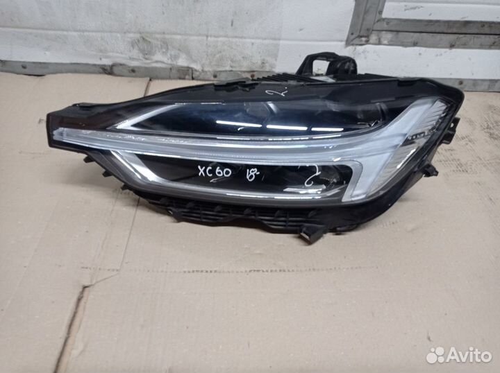 Volvo XC60 2018+ фара передняя левая LED