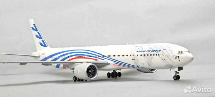 Сборная модель самолета Boeing-777-300 ER (1:144)