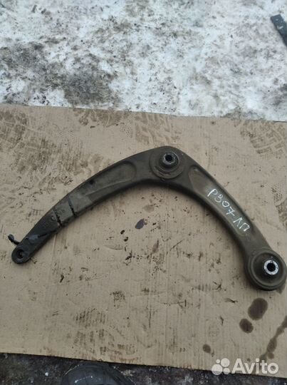 Рычаг передний левый Пежо 307