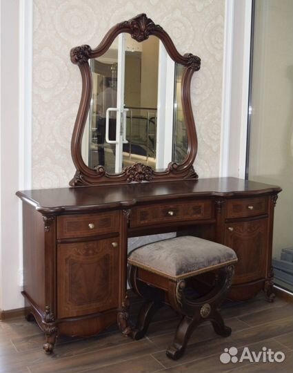 Туалетный столик новый