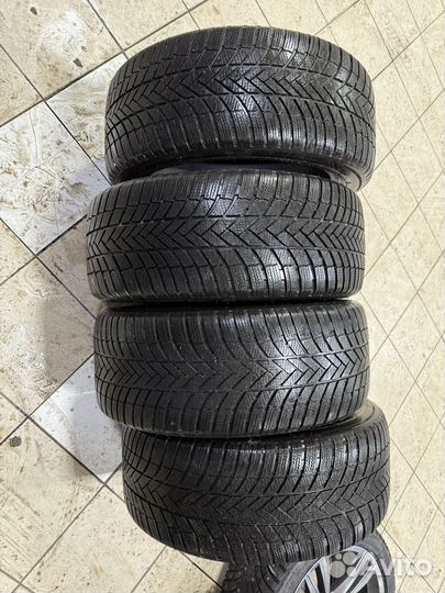 Bridgestone Blizzak LM-005 245/45 R18