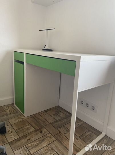 Школьный письменный стол IKEA микке